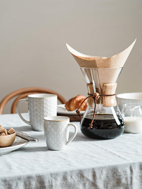 Side view of LE TAUCI mug showing sturdy handle and silhouette