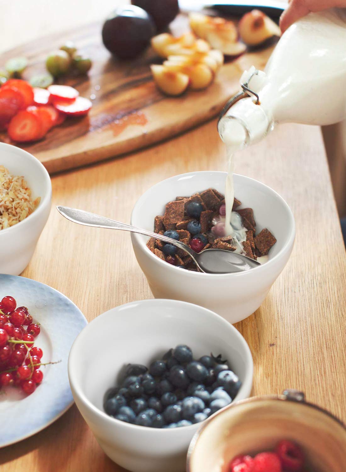 LE TAUCI condiment dipping sauce bowls offering neat portions for dips and toppings.