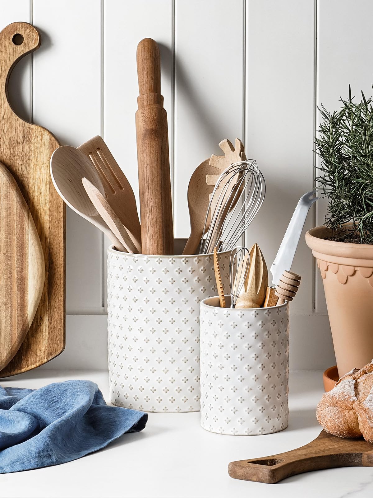 LE TAUCI heavy ceramic design provides stable countertop support