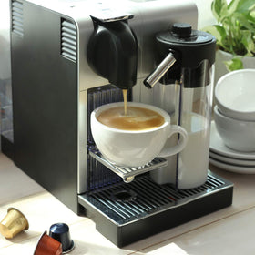 Ergonomic handle for secure grip during frothy drinks.