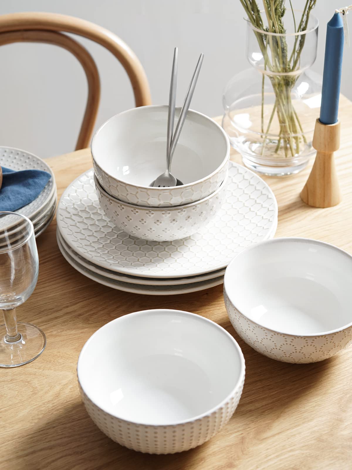 LE TAUCI Embossed Joanna exterior adds texture to daily meals.