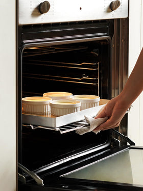 LE TAUCI glazed bottoms simplify cleaning after baking and serving.