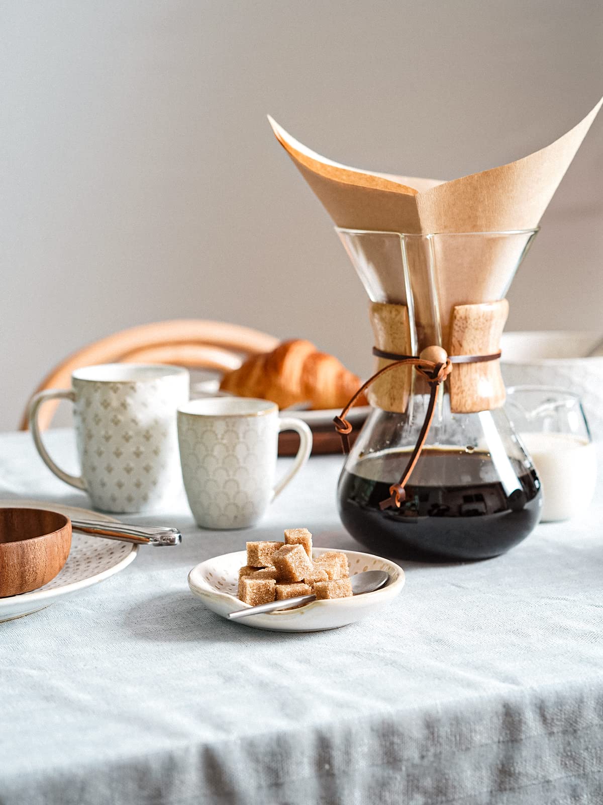 LE TAUCI set saves cabinet space with stackable design.