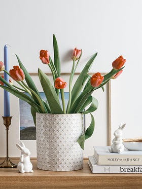 LE TAUCI multi-use jar can hold flowers, bottles, or brushes