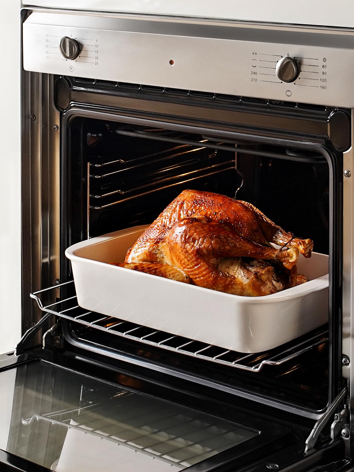 LE TAUCI oven-safe ceramic dish withstands high heat