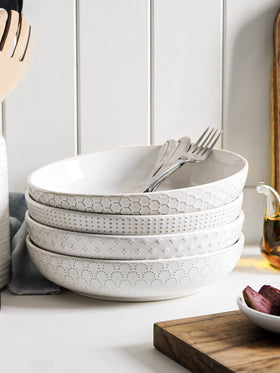 LE TAUCI Arctic White glaze showcases timeless farmhouse look.