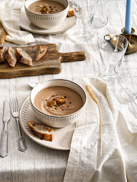 LE TAUCI plate stack in beige saves cabinet space for daily use