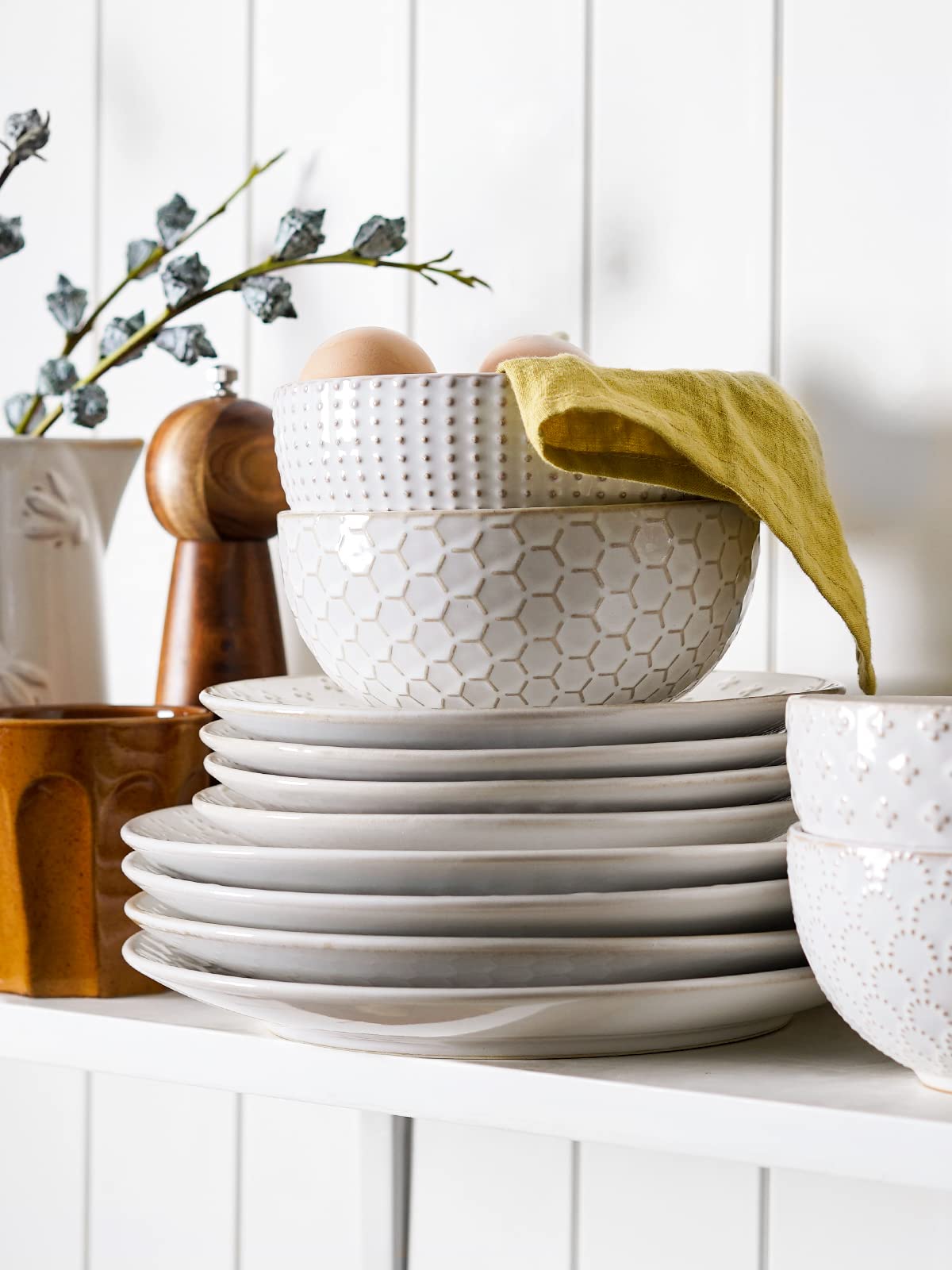 LE TAUCI Smooth-glaze interior cleans easily with a refined shine.