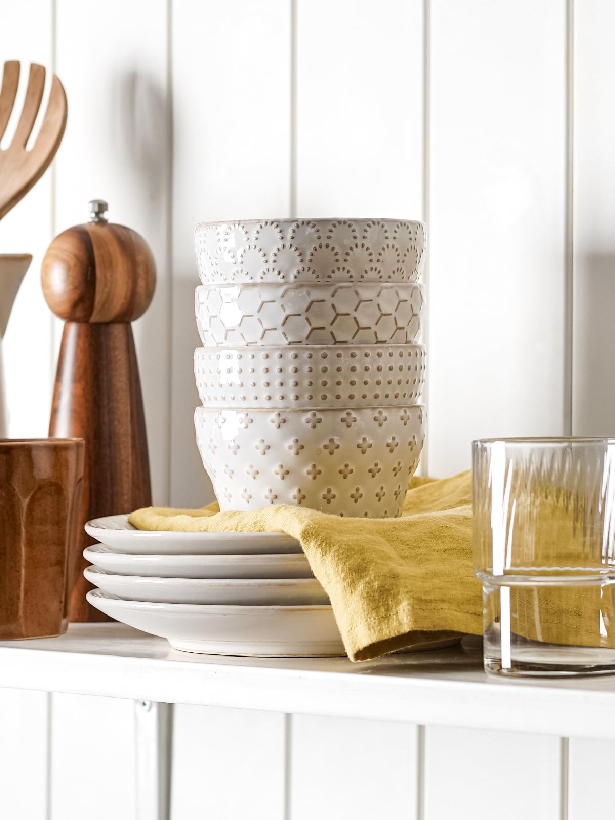 LE TAUCI small bowl kid-friendly design makes little hands comfortable while snacking.