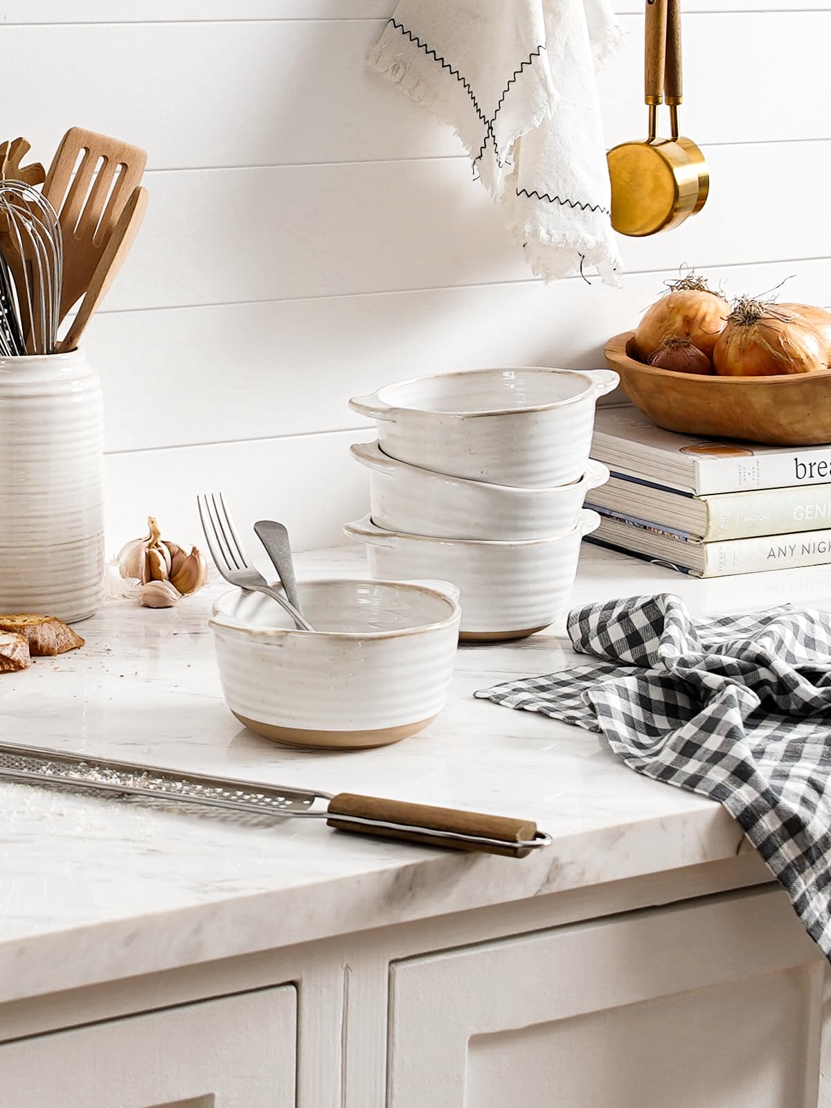 LE TAUCI 5.5-inch bowls pair well with chili and comfort foods