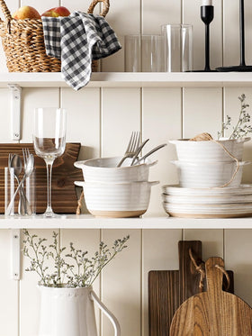 LE TAUCI Arctic White ceramic bowls complement modern kitchen decor