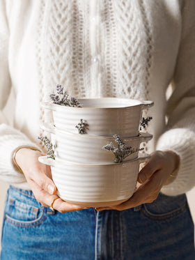 LE TAUCI stackable design with careful handling due to uneven edges