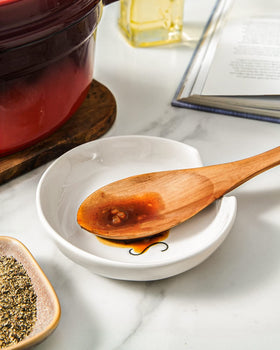 LE TAUCI ceramic glaze close-up on oyster white spoon rest