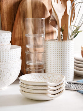 LE TAUCI spoon rests with open design hold whisks and spoons securely.