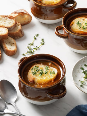 LE TAUCI thick-wall design preserves heat for longer, keeping soups warm.