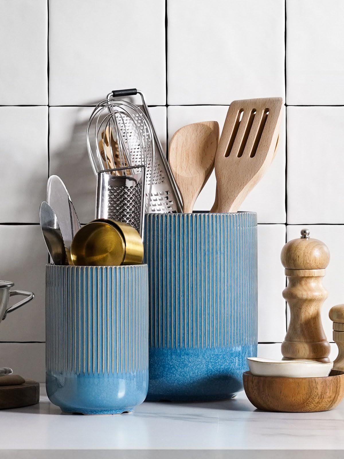 LE TAUCI utensil holder 5.4-inch blue marble side view compact for smaller tools