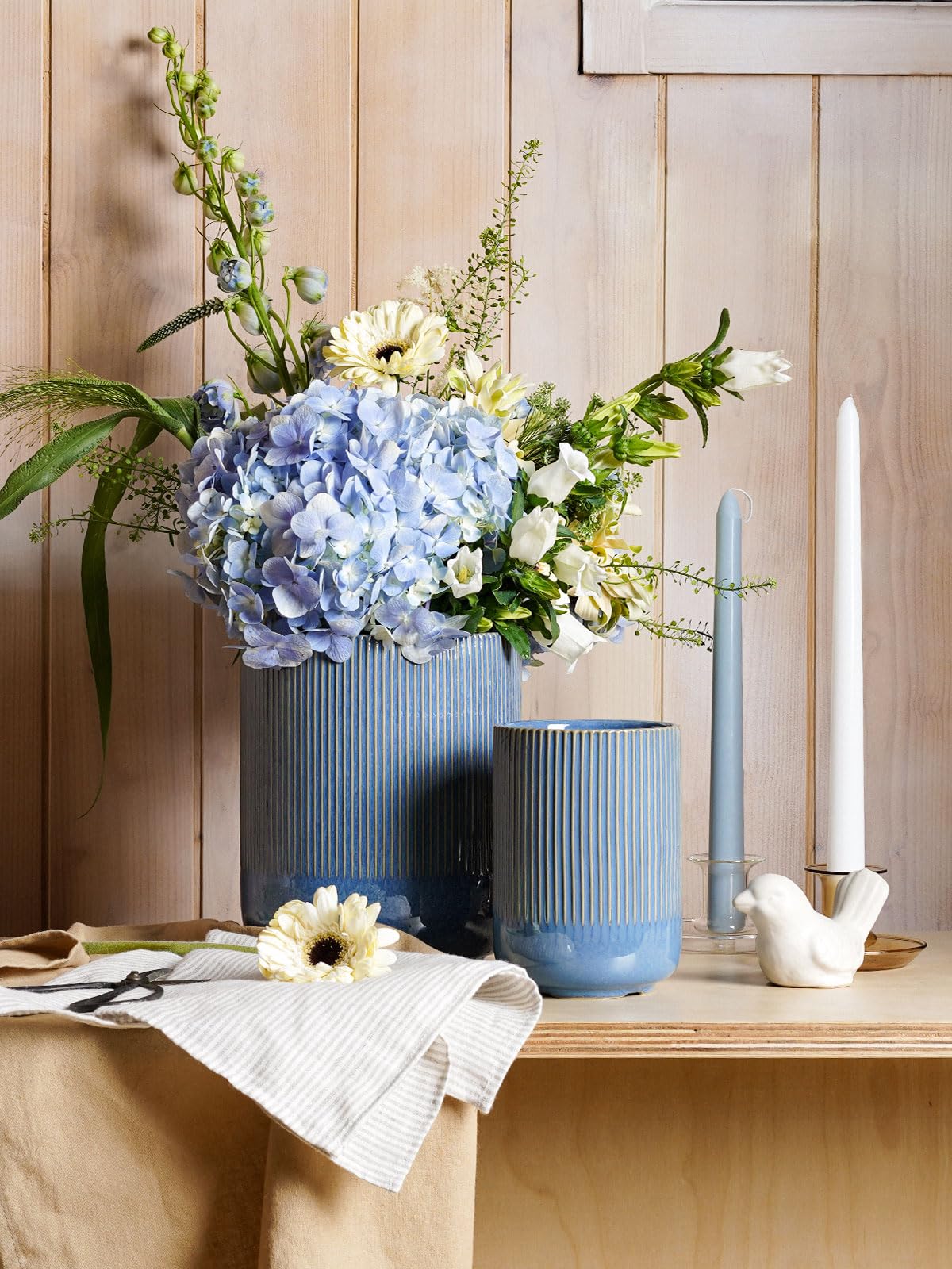 LE TAUCI utensil holder blue marble on counter showcasing stable, clutter-free workspace