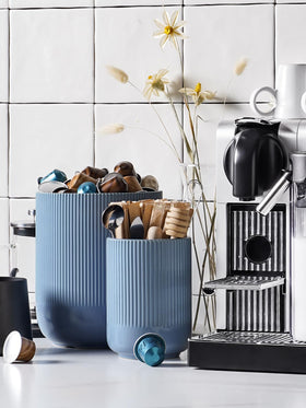 LE TAUCI dusty blue color complements counters while keeping utensils upright.