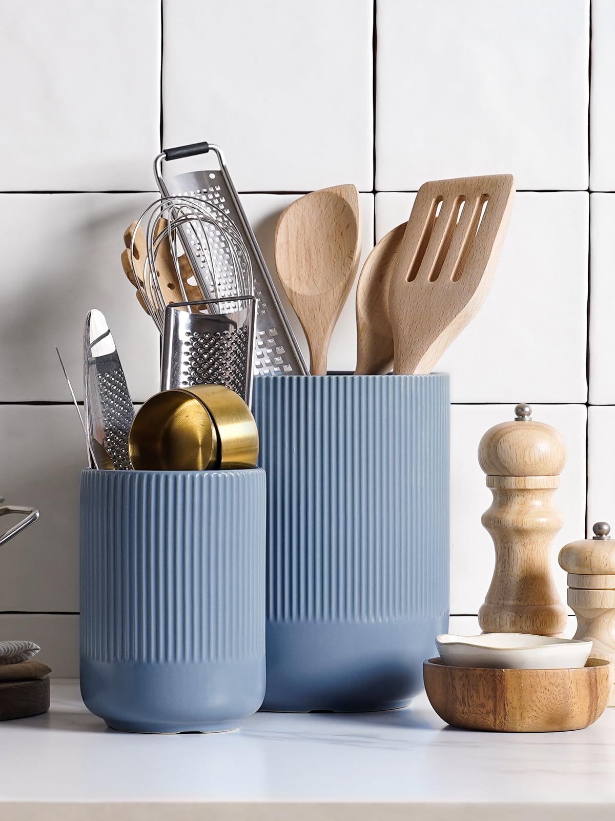 LE TAUCI fluted ceramic texture adds subtle style to modern kitchens.
