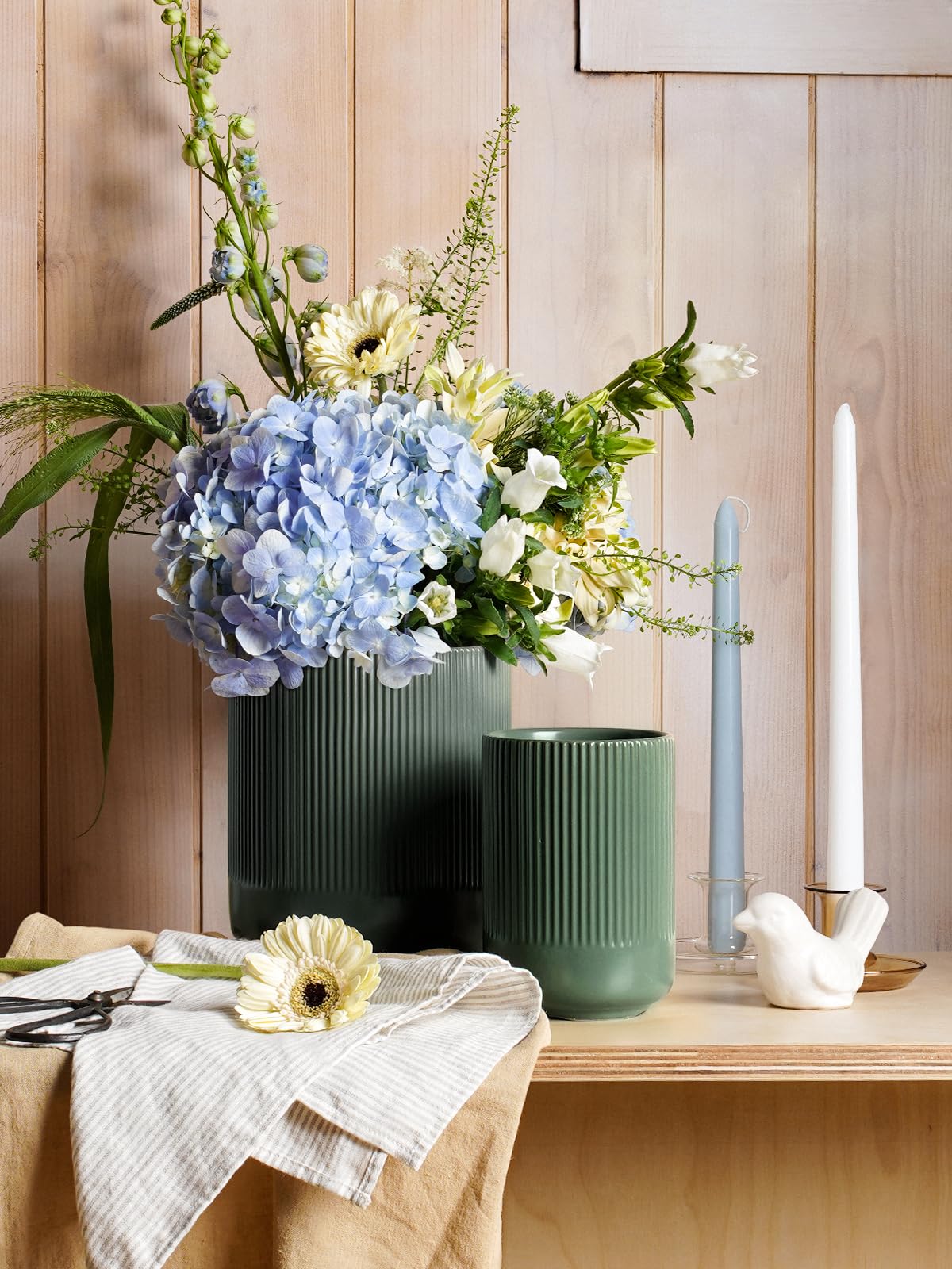 LE TAUCI Ceramic holder offers stable weight to prevent tipping during daily use.