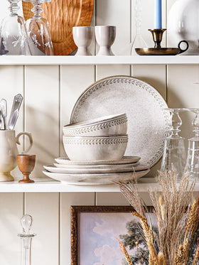 LE TAUCI wheat-relief embossing adds texture to beige dishes