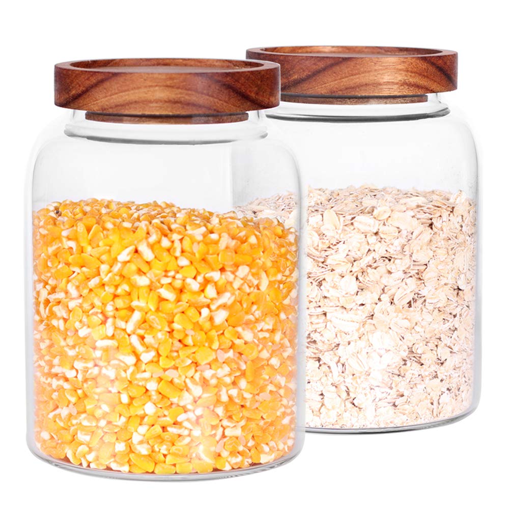 Leaves and Trees Y airtight glass jars encourage organized cooking.