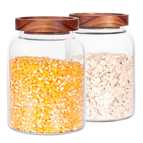Leaves and Trees Y airtight glass jars encourage organized cooking.