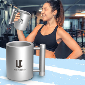 LECARDIO lift-and-drink moment, ideal for challenging workouts and sip-friendly breaks.