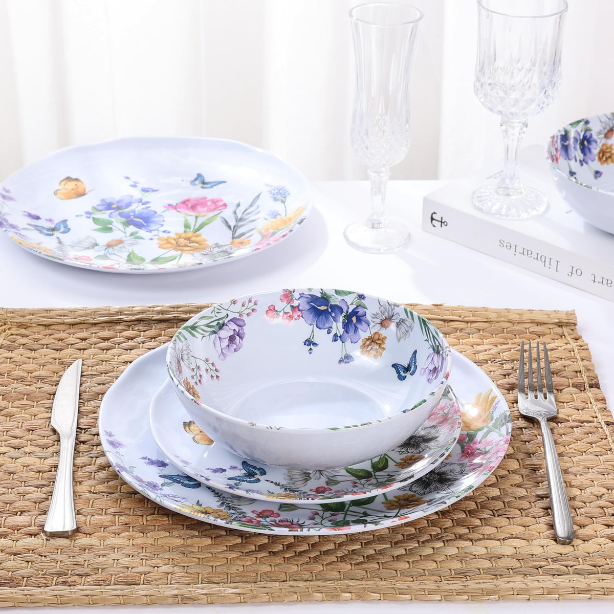 Lechoo lightweight dishware stackable for easy storage.
