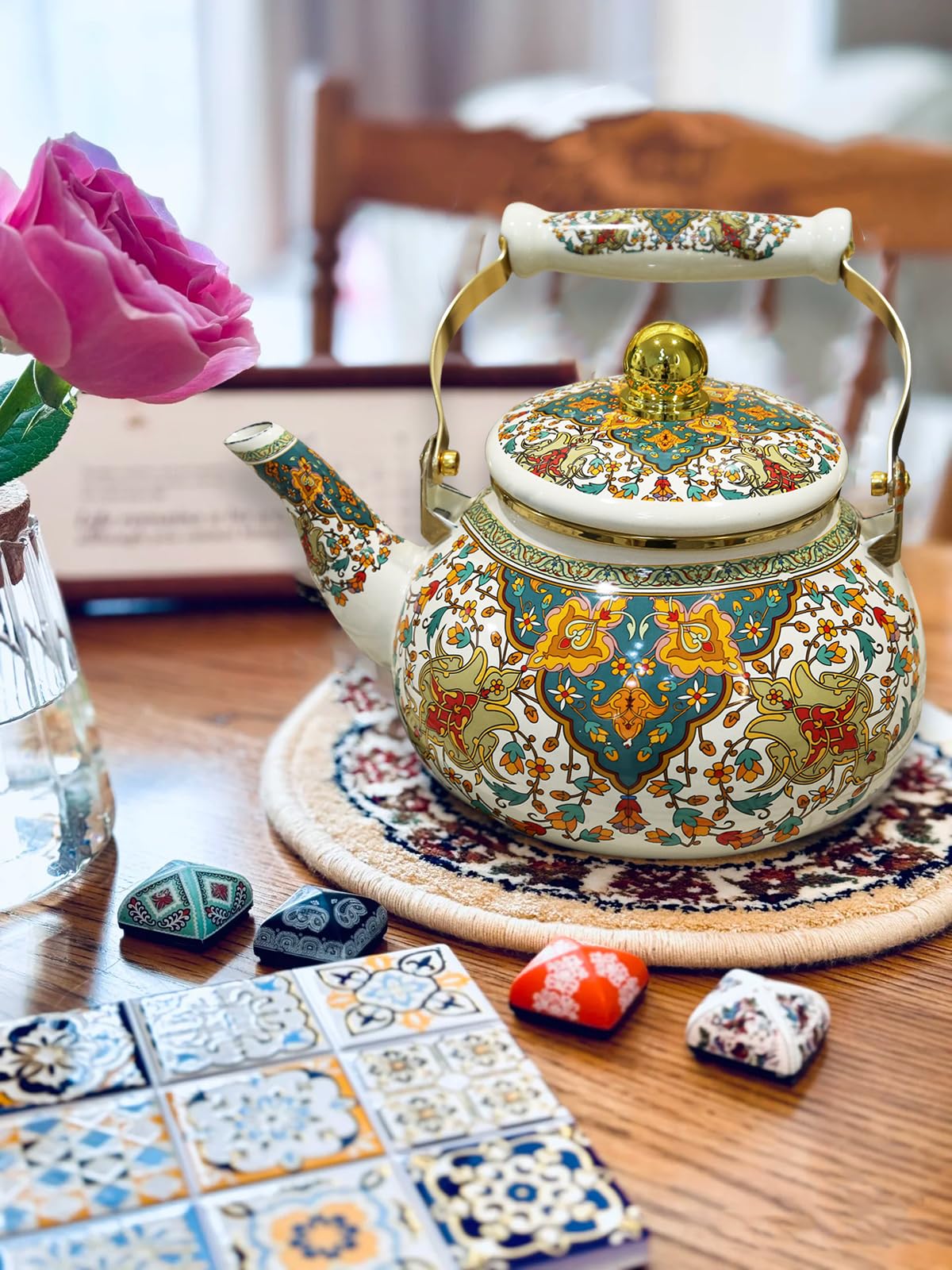 Leebright glossy glaze highlights the floral pattern