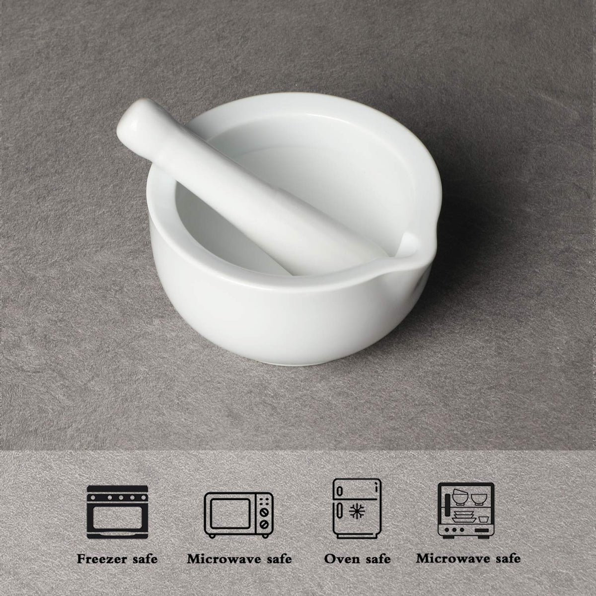 LEETOYI pestle in hand demonstrates comfortable one-handed grinding