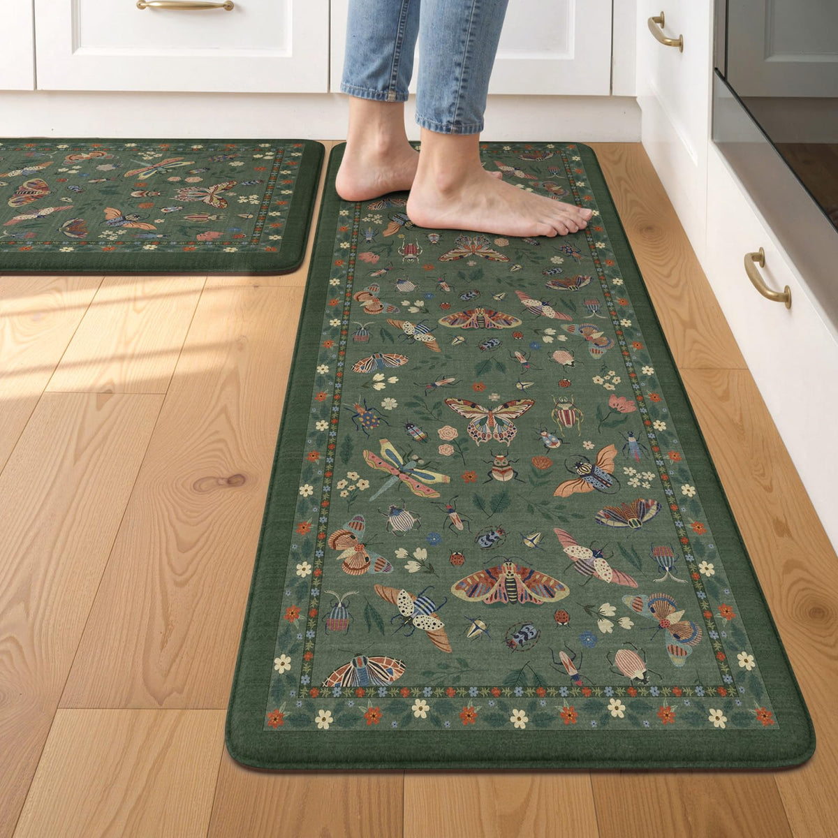 LEEVAN anti-fatigue mat green 2-piece set supports long kitchen tasks.