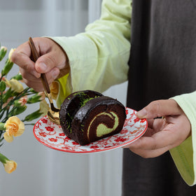 LEHAHA small dessert plates 6-inch offer refined portions for cookies or fruit slices.