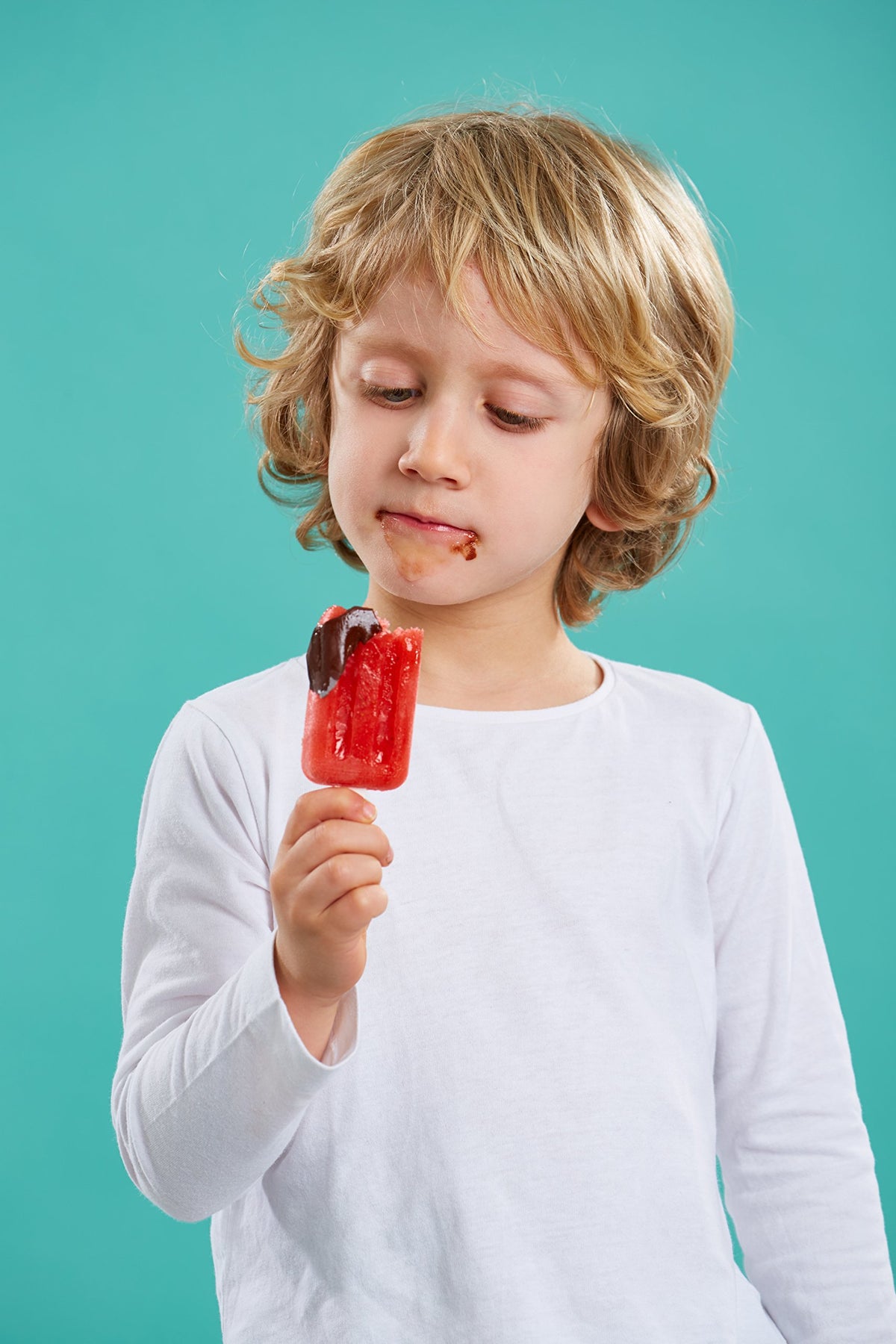 Lekue popsicle sticks included for mess-free, complete frozen treats.