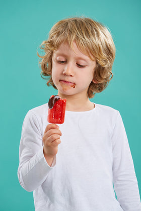 Lekue popsicle sticks included for mess-free, complete frozen treats.