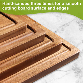 Lelwoy juice groove front helps collect liquids during prep.