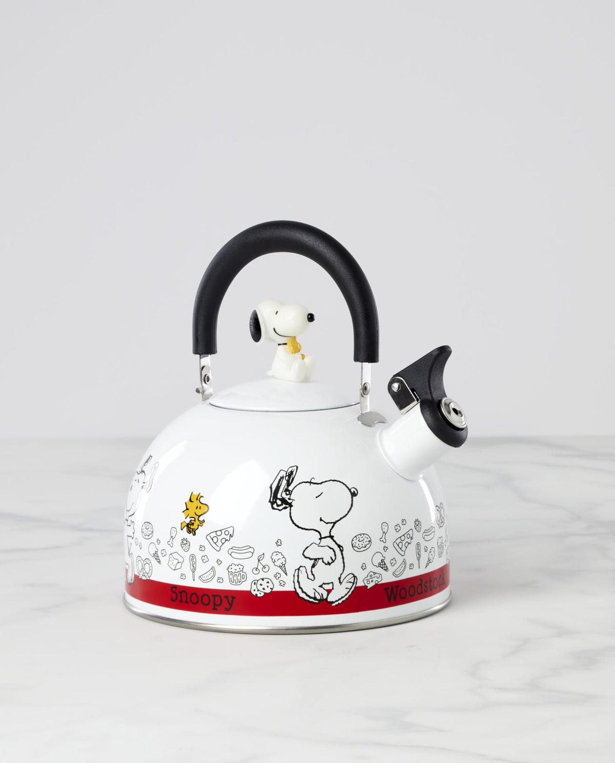 Lenox Chef Snoopy tea kettle side view showcases vivid character artwork and reliable everyday use.
