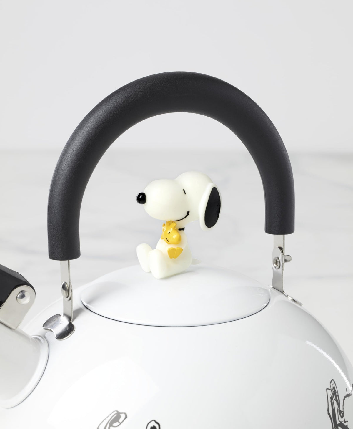 Lenox Chef Snoopy Woodstock detail adds color to your tea ritual.