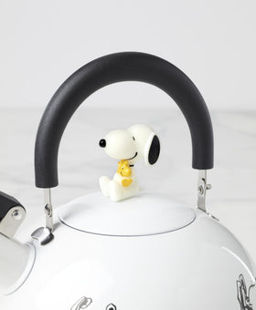 Lenox Chef Snoopy Woodstock detail adds color to your tea ritual.