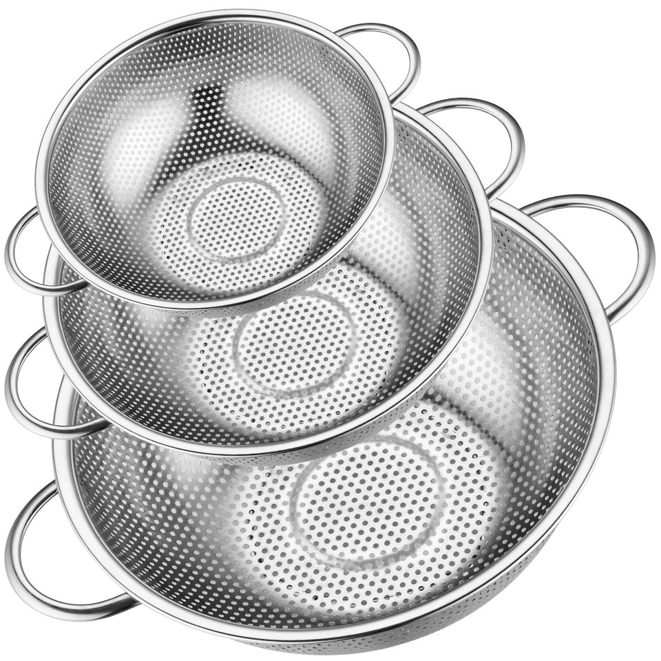 Leonyo 1qt colander with micro-perforations for fast draining.
