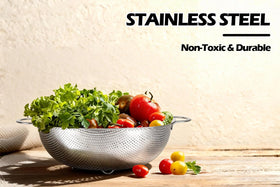 Leonyo stable-base design with three feet for balanced draining.