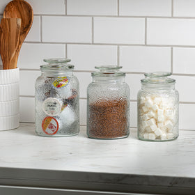Le'raze dishwasher-safe glass jars offer effortless cleaning.