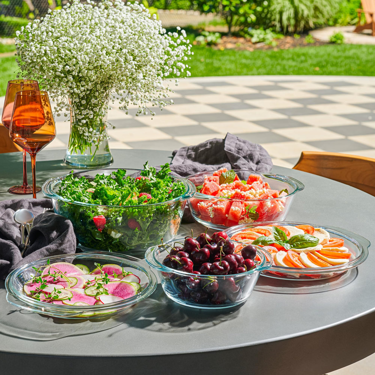 Le'raze 68oz tureen with lid ideal for family-sized meals.