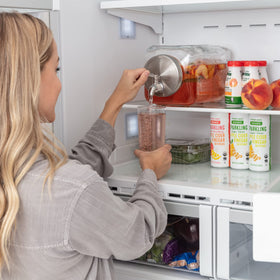 Le'raze dispenser shows volume markings for tracking beverage levels