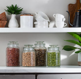 Le'raze 34oz glass canister suitable for spices or tea.