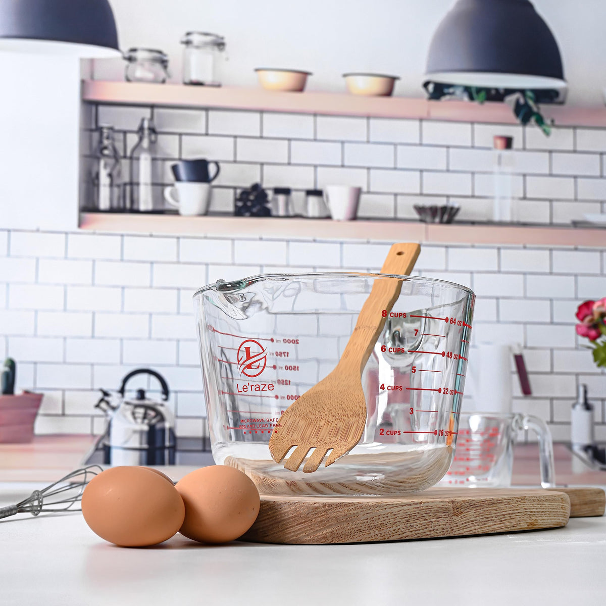 Le'raze anti-drip spout minimizes spills for precise pours in busy kitchens.