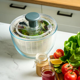Le'raze airtight lid preserves greens and prepped produce.