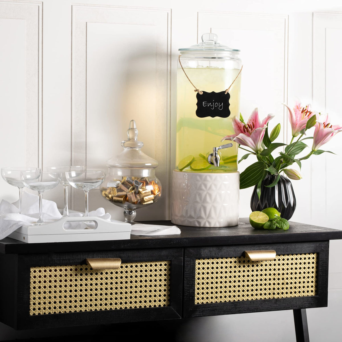 Le'raze airtight seal on glass beverage dispenser