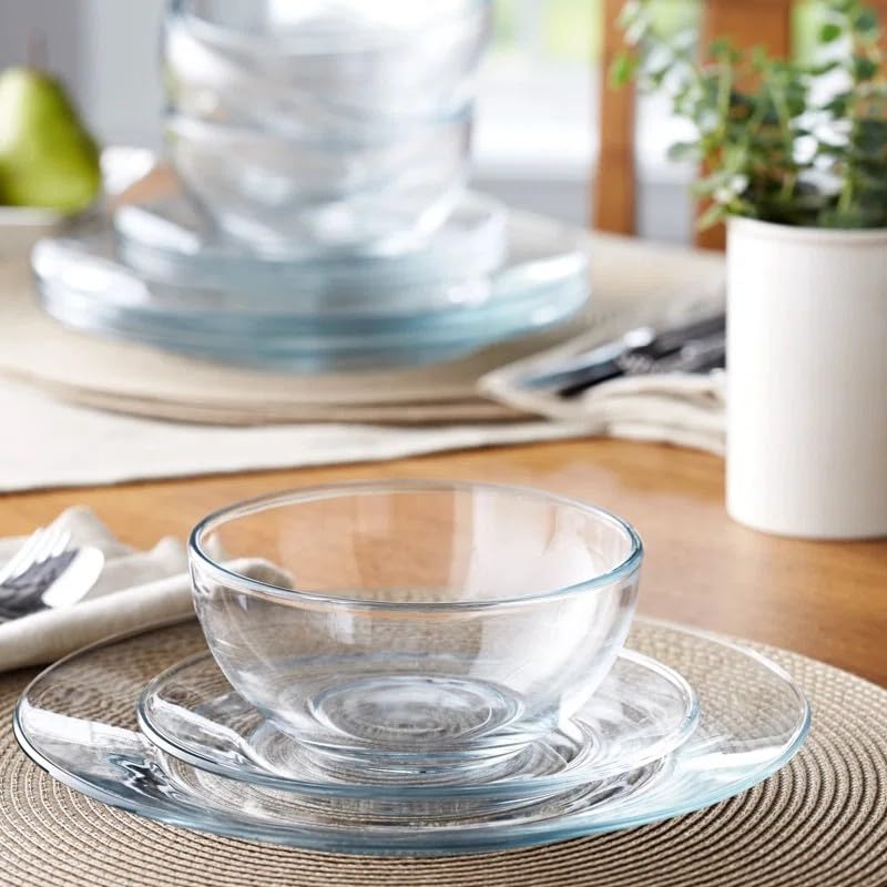 Le'raze 10.6-inch dinner plates showcase clean lines for everyday meals.