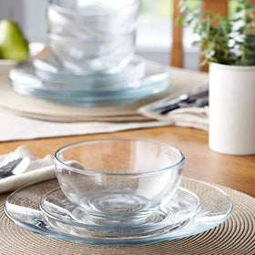 Le'raze 10.6-inch dinner plates showcase clean lines for everyday meals.